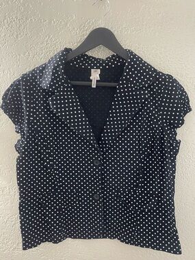 Zenobia Vintage Women’s Black/White Polka Dot Button-Front Cap Sleeve Blouse Med